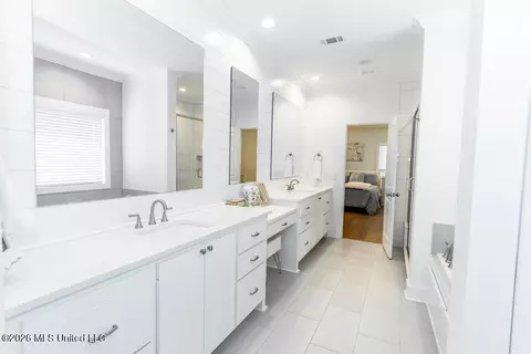 Bath - 196 Sweetbriar Cir, Canton, MS 39046 photo 3 of 7