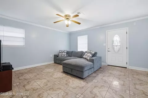Living - 402 Eighth St, Long Beach, MS 39560 photo 2 of 2