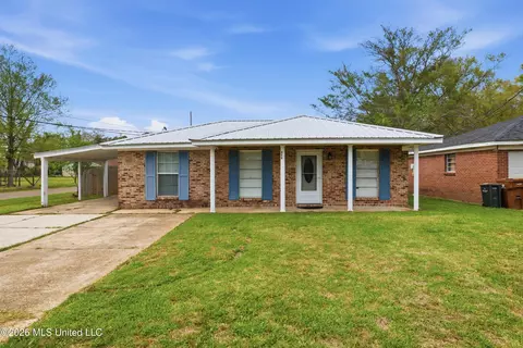 402 Eighth St, Long Beach, MS 39560