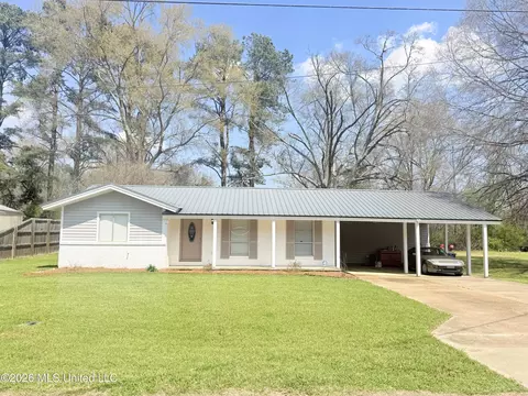 112 Devalda Dr, Duck Hill, MS 38925