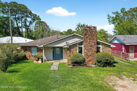 2003 Ray Ave, Pascagoula, MS 39567