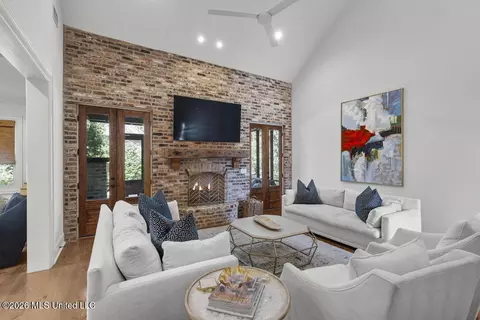 Living - 112 Bristol Ln, Madison, MS 39110 photo 2 of 3