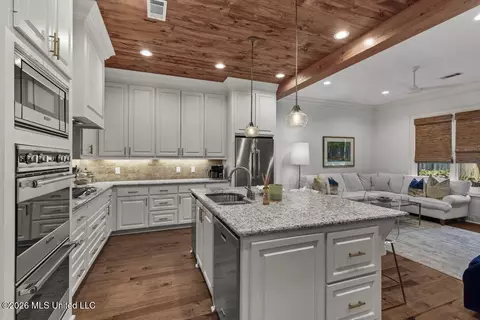 Kitchen - 112 Bristol Ln, Madison, MS 39110 photo 4 of 5
