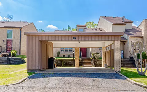 29 Park Crest Pl, Jackson, MS 39211