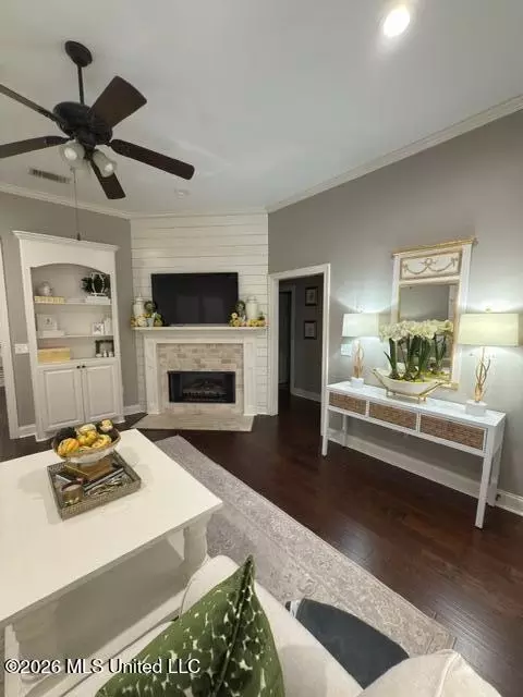 Living - 104 Susan Ln, Brandon, MS 39042 photo 1 of 1