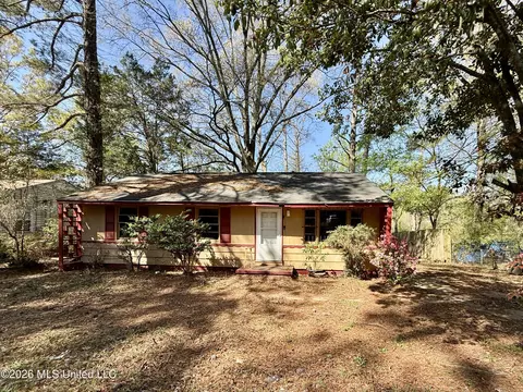 2607 Brookwood Dr, Jackson, MS 39212
