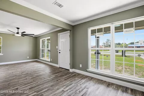Living - 5131 Jefferson Ave, Moss Point, MS 39563 photo 2 of 2