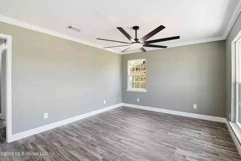 Living - 5131 Jefferson Ave, Moss Point, MS 39563 photo 1 of 2