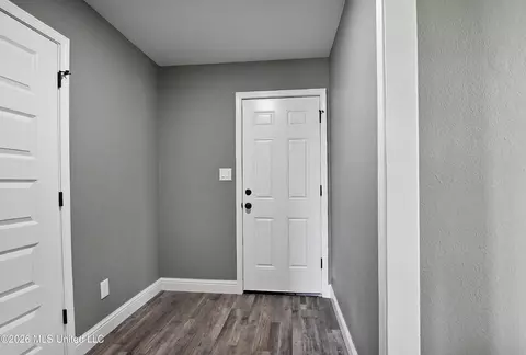 Entry Way - 5131 Jefferson Ave, Moss Point, MS 39563 photo 2 of 3