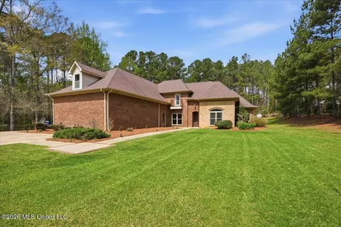 206 Pioneer Hill Dr, Carthage, MS 39051