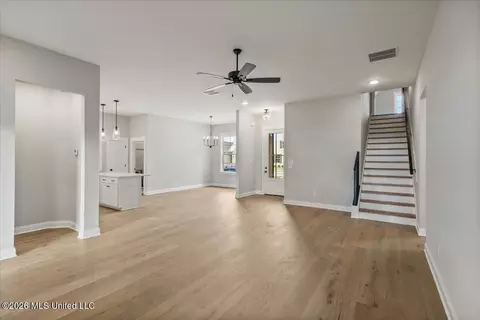 Living - 854 Coahoma Ct, Nesbit, MS 38651 photo 2 of 4