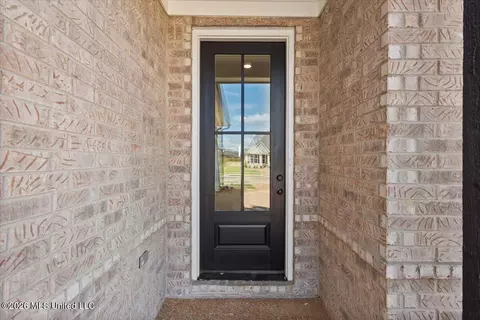 Entry Way - 854 Coahoma Ct, Nesbit, MS 38651 photo 1 of 4