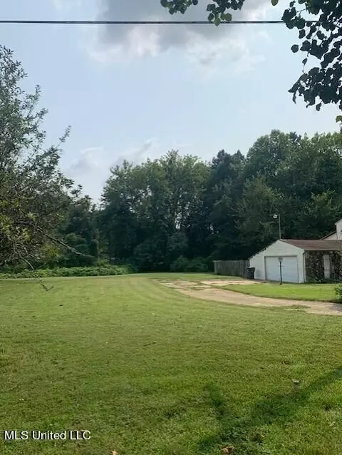 Exterior - 3049 Pleasant Hill Rd, Nesbit, MS 38651 photo 2 of 5