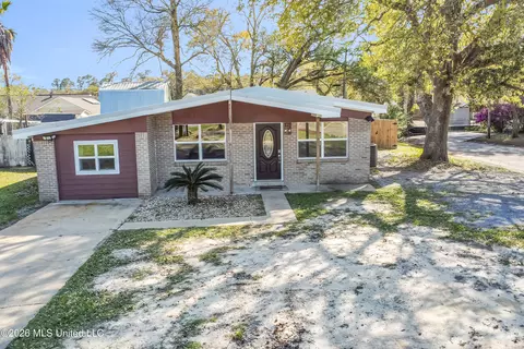 706 Spanish Acres Dr, Bay Saint Louis, MS 39520