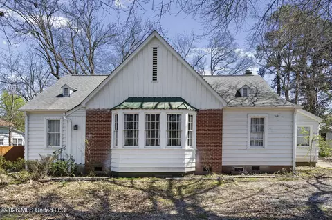 155 N Randolph St, Holly Springs, MS 38635
