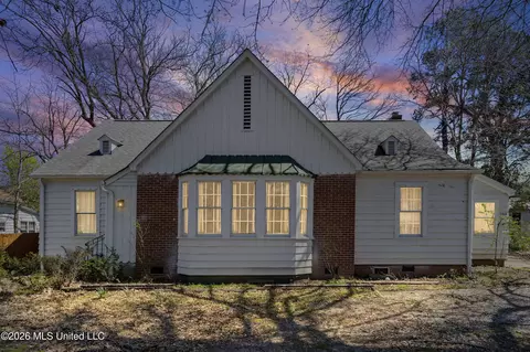 155 N Randolph St, Holly Springs, MS 38635