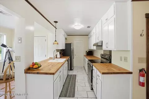 Kitchen - 217 Malone Rd, Carthage, MS 39051 photo 2 of 3