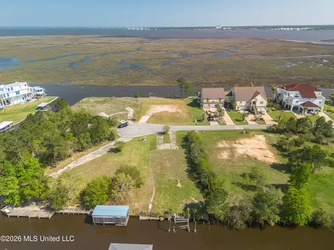 1348 Poki Pl, Diamondhead, MS 39525