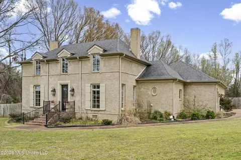 5078 Dixie Creek Dr, Hernando, MS 38632