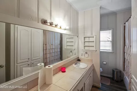 Bath - 408 Northside Cir, Jackson, MS 39206 photo 1 of 3