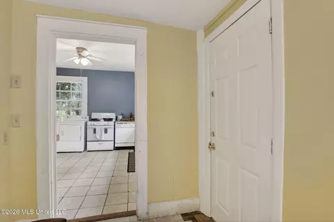Entry Way - 1231 Monroe St, Jackson, MS 39202 photo 5 of 5