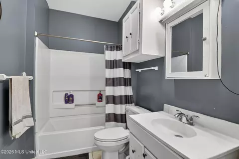Bath - 1231 Monroe St, Jackson, MS 39202 photo 1 of 2