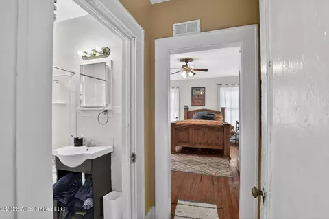 Entry Way - 1231 Monroe St, Jackson, MS 39202 photo 4 of 5