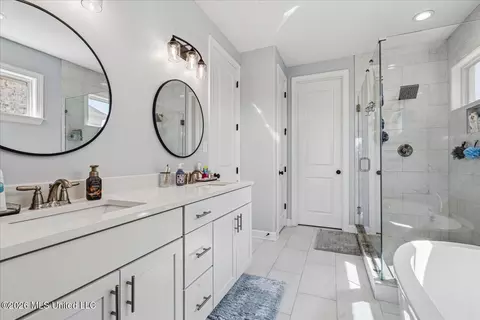 Bath - 2955 Layton Dr, Nesbit, MS 38651 photo 1 of 3