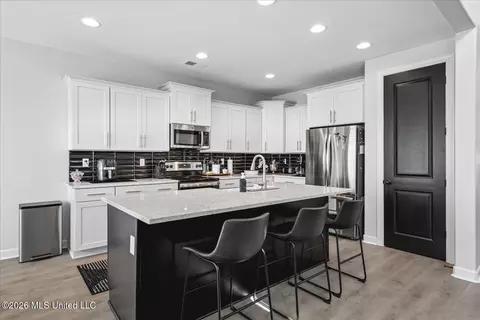 Kitchen - 2955 Layton Dr, Nesbit, MS 38651 photo 2 of 5