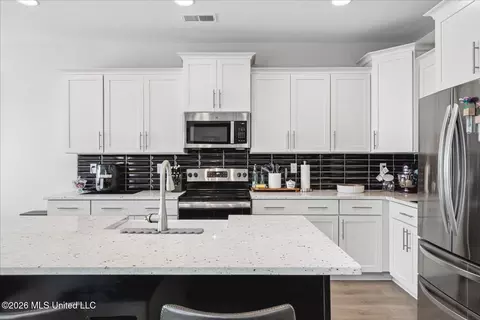 Kitchen - 2955 Layton Dr, Nesbit, MS 38651 photo 3 of 5