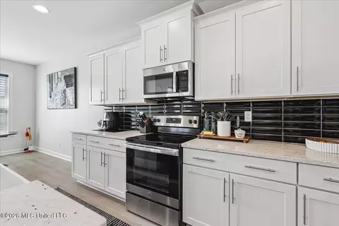Kitchen - 2955 Layton Dr, Nesbit, MS 38651 photo 4 of 5