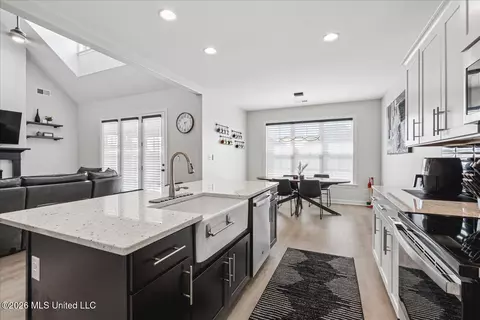 Kitchen - 2955 Layton Dr, Nesbit, MS 38651 photo 5 of 5