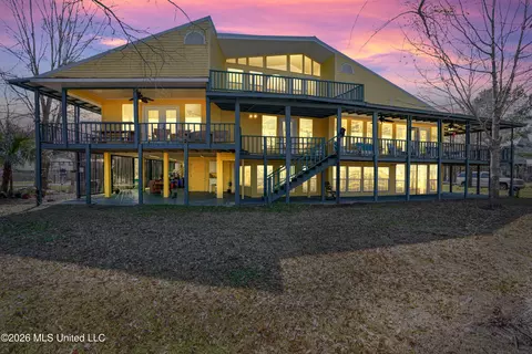 6132 Shawnee St, Kiln, MS 39556