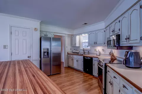 Kitchen - 2160 Taryn Ln, Nesbit, MS 38651 photo 3 of 3