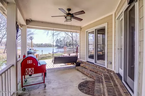 Exterior - 2160 Taryn Ln, Nesbit, MS 38651 photo 4 of 10