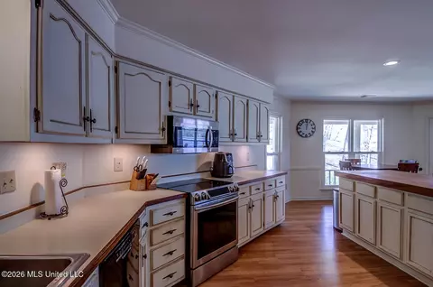 Kitchen - 2160 Taryn Ln, Nesbit, MS 38651 photo 2 of 3