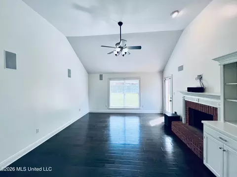 Living - 3018 Windwood Cir, Flowood, MS 39232 photo 2 of 5