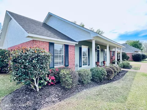 Exterior - 3018 Windwood Cir, Flowood, MS 39232 photo 5 of 8