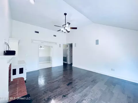 Living - 3018 Windwood Cir, Flowood, MS 39232 photo 3 of 5