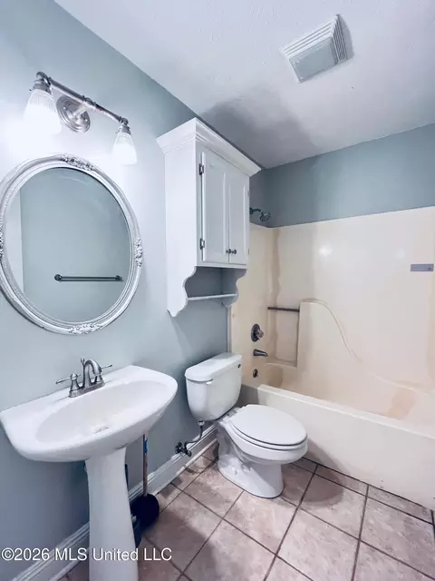 Bath - 3018 Windwood Cir, Flowood, MS 39232 photo 4 of 4