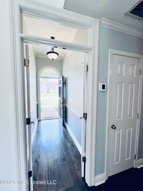 Entry Way - 3018 Windwood Cir, Flowood, MS 39232 photo 2 of 3