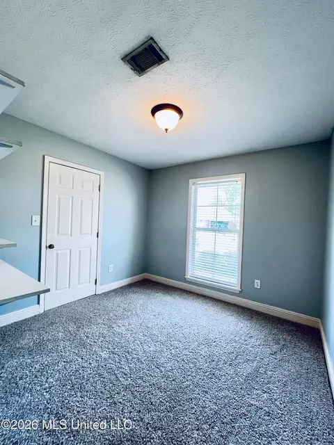 Bedroom - 3018 Windwood Cir, Flowood, MS 39232 photo 5 of 6