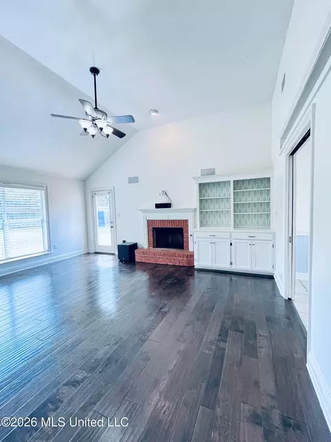 Living - 3018 Windwood Cir, Flowood, MS 39232 photo 4 of 5