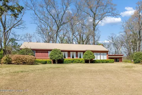 560 Woodland Hts, Holly Springs, MS 38635