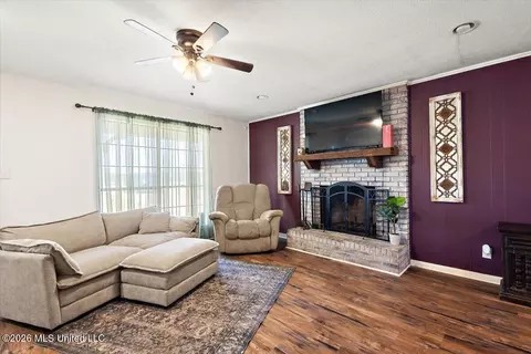 Living - 2081 Johnston Rd, Benton, MS 39039 photo 1 of 4