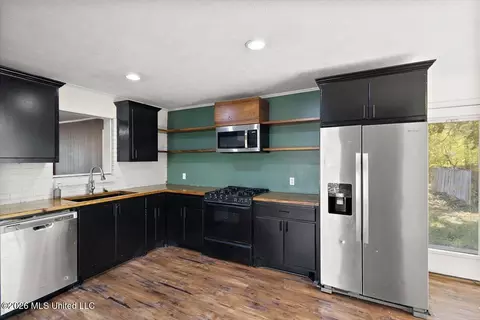 Kitchen - 2081 Johnston Rd, Benton, MS 39039 photo 1 of 2