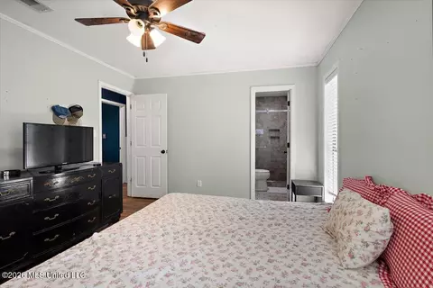 Bedroom - 2081 Johnston Rd, Benton, MS 39039 photo 2 of 2