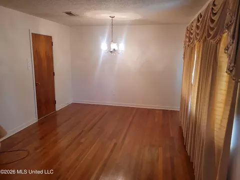 Living - 1360 Brinkley Dr, Jackson, MS 39213 photo 6 of 7