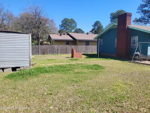 Exterior - 1360 Brinkley Dr, Jackson, MS 39213 photo 4 of 6