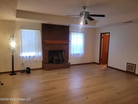 Living - 1360 Brinkley Dr, Jackson, MS 39213 photo 2 of 7